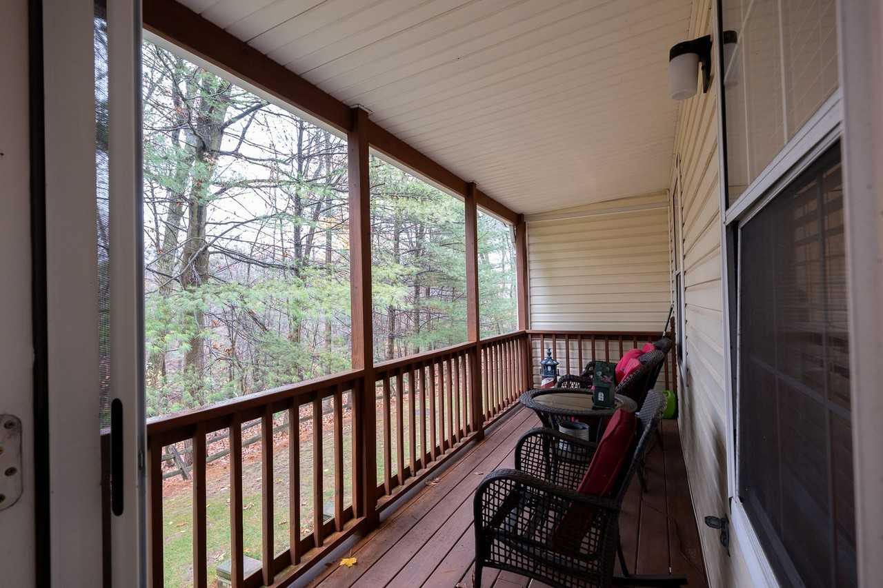 1553 Oak St - Photo 3 of 18