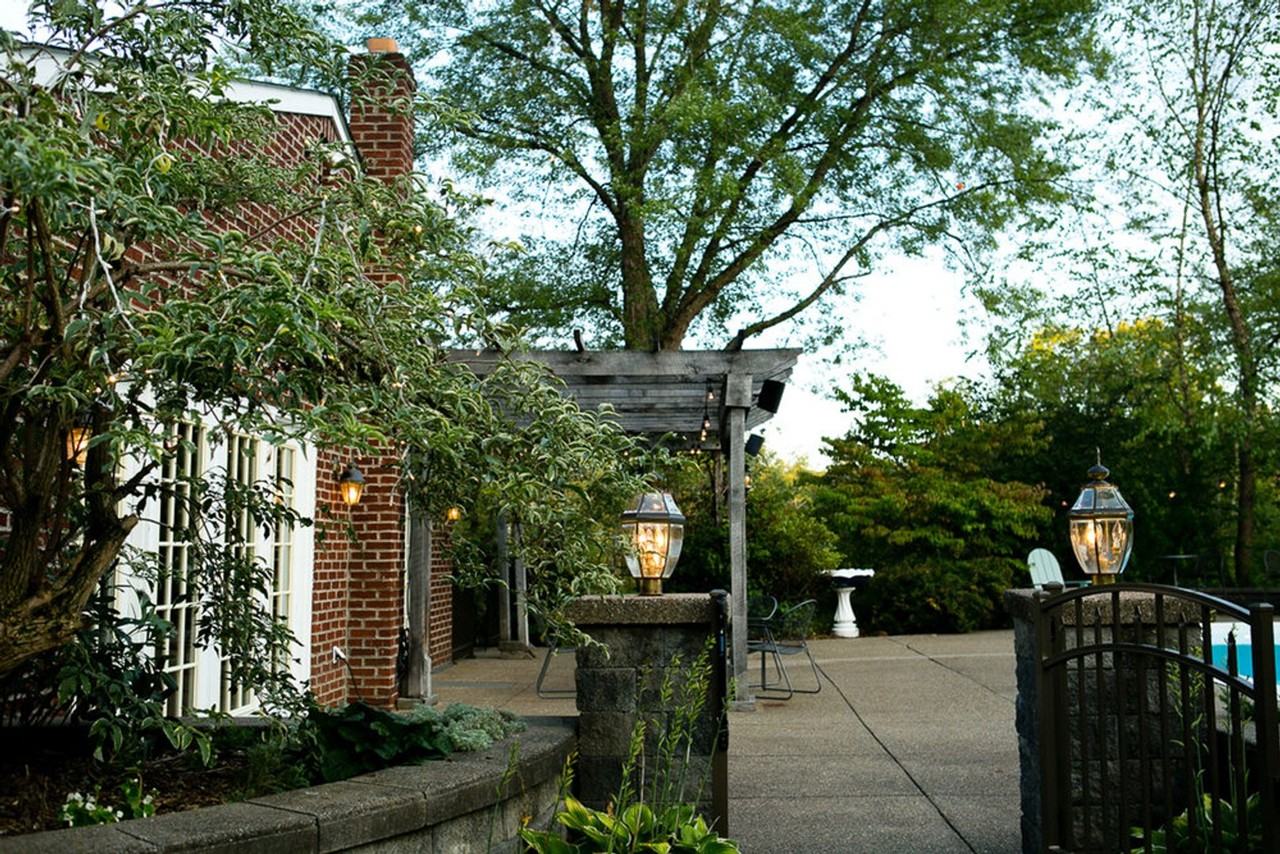 927 Hulton Rd - Photo 2 of 23