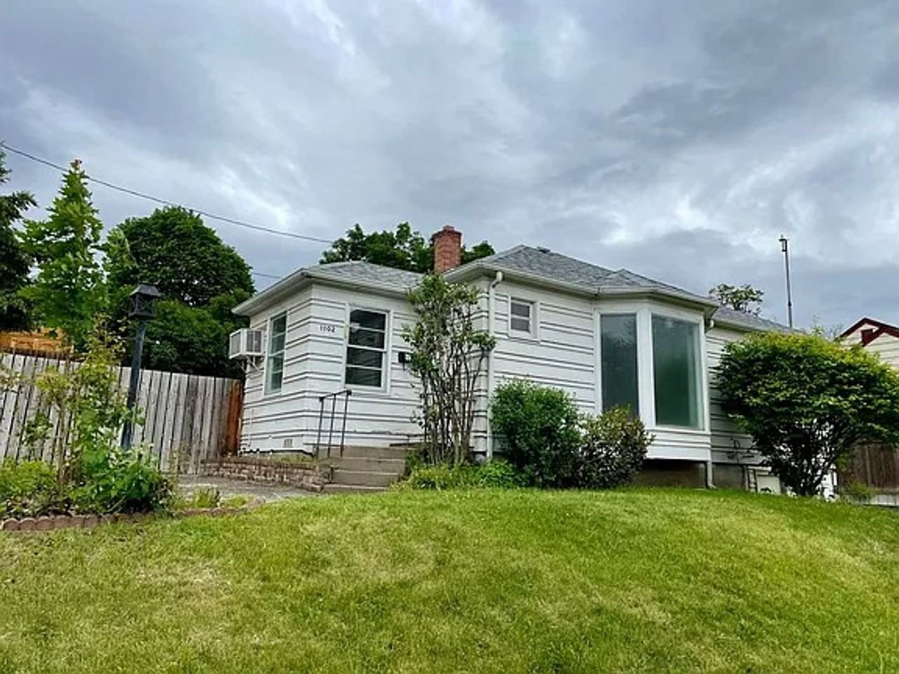 1102 Sw Goodwin Pl - Photo 2 of 12