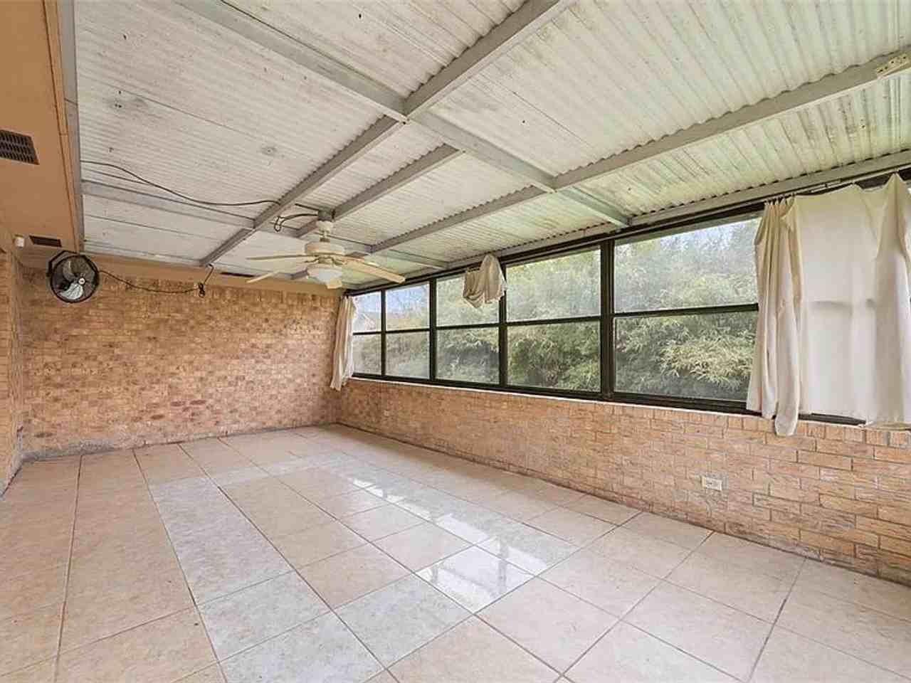 2419 38th Ave N - Photo 3 of 19