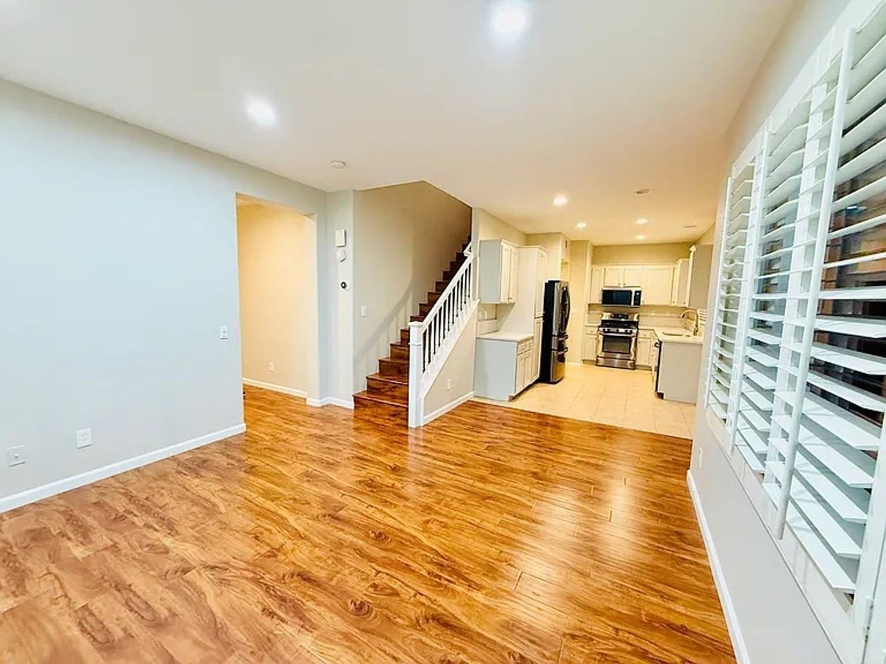 400 Whitby Gln - Photo 2 of 50