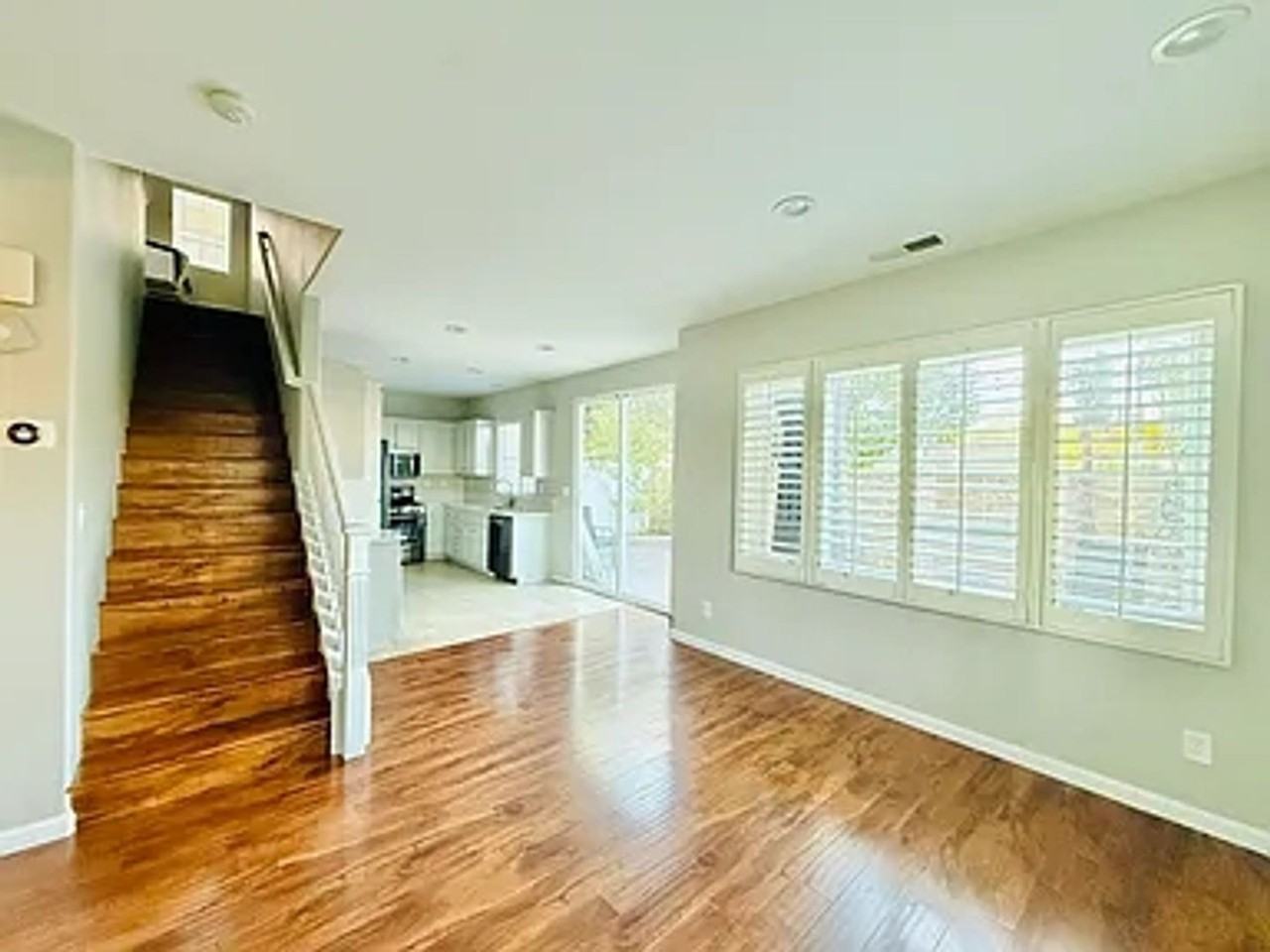 400 Whitby Gln - Photo 3 of 50