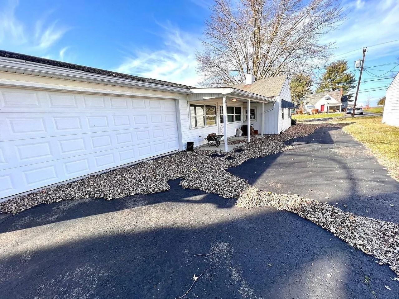 1919 W Washington St - Photo 2 of 11