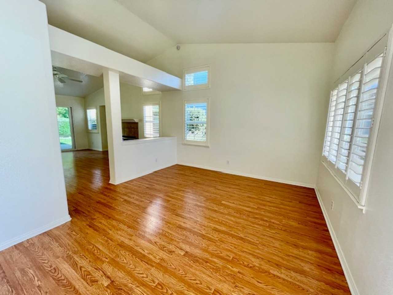 435 Farmland Dr - Photo 2 of 19