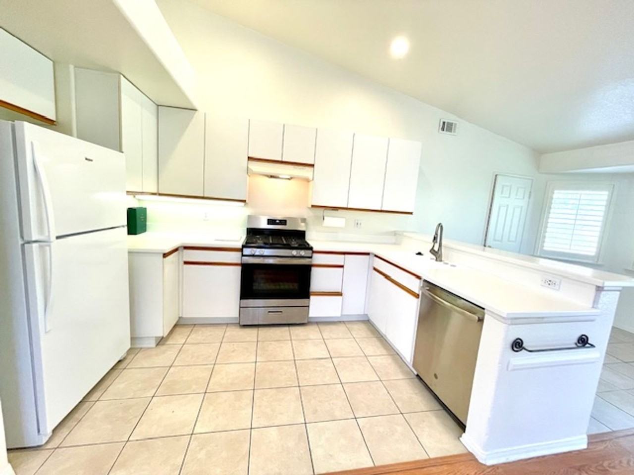 435 Farmland Dr - Photo 3 of 19