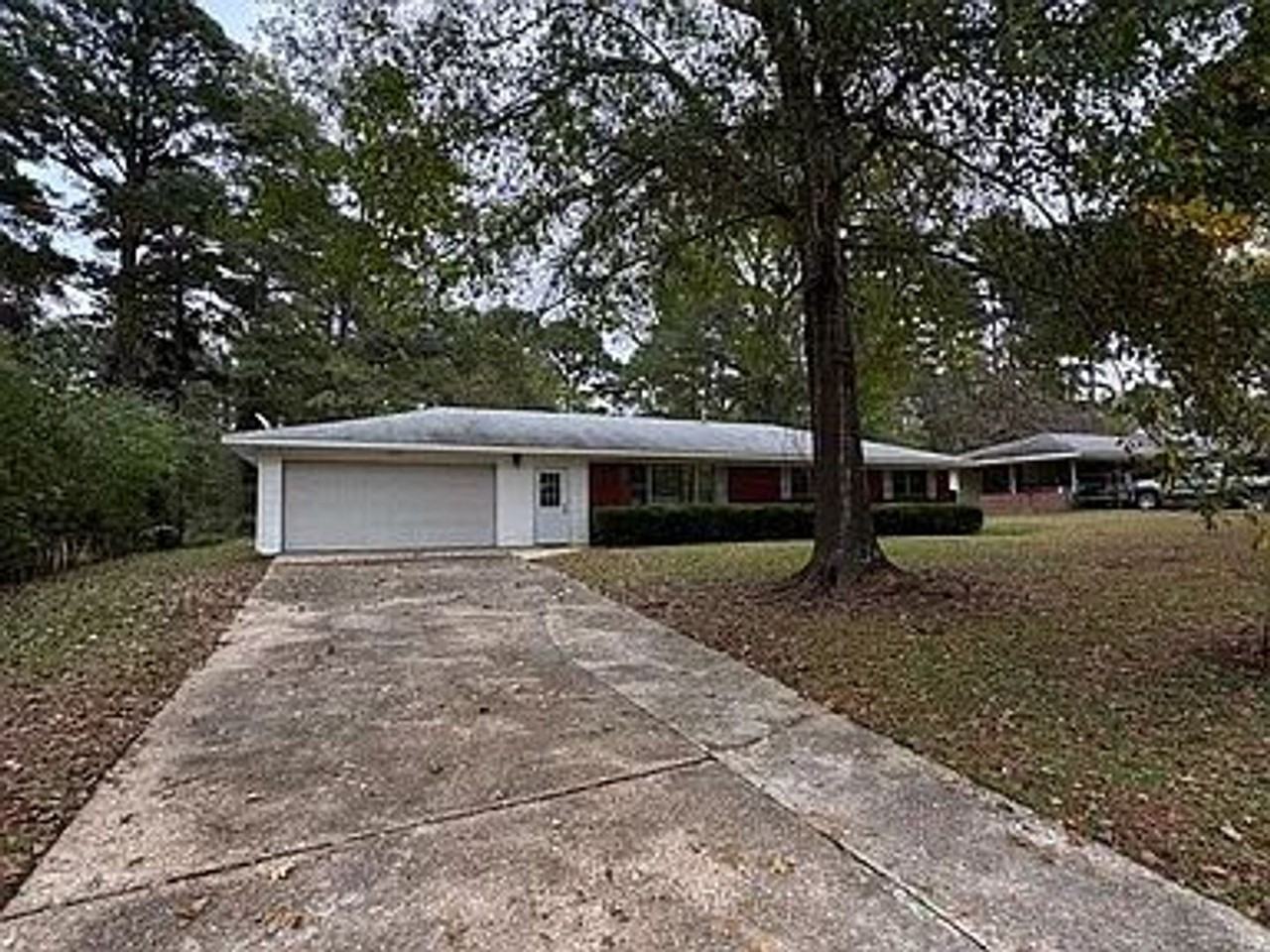 3049 Sandra Dr - Photo 3 of 13