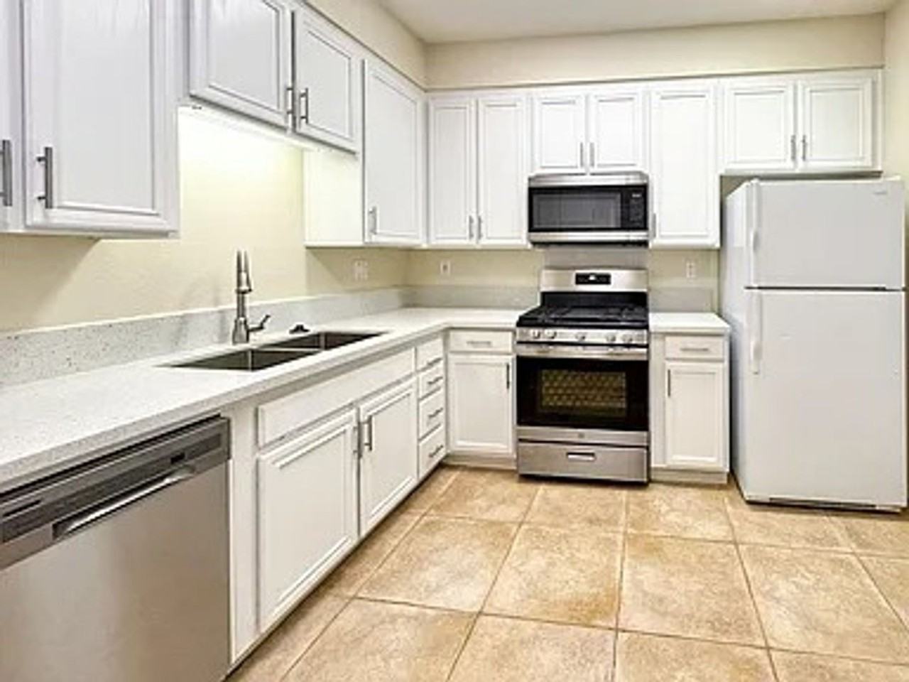 2246 Lago Ventana - Photo 3 of 6