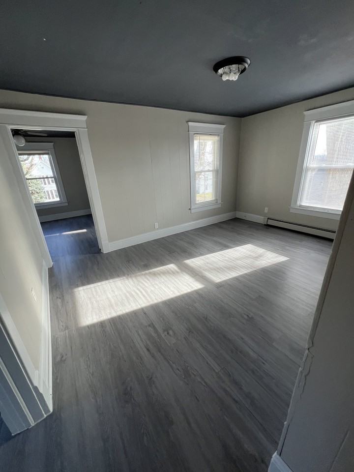 745 N Ottawa Ave - Photo 3 of 15