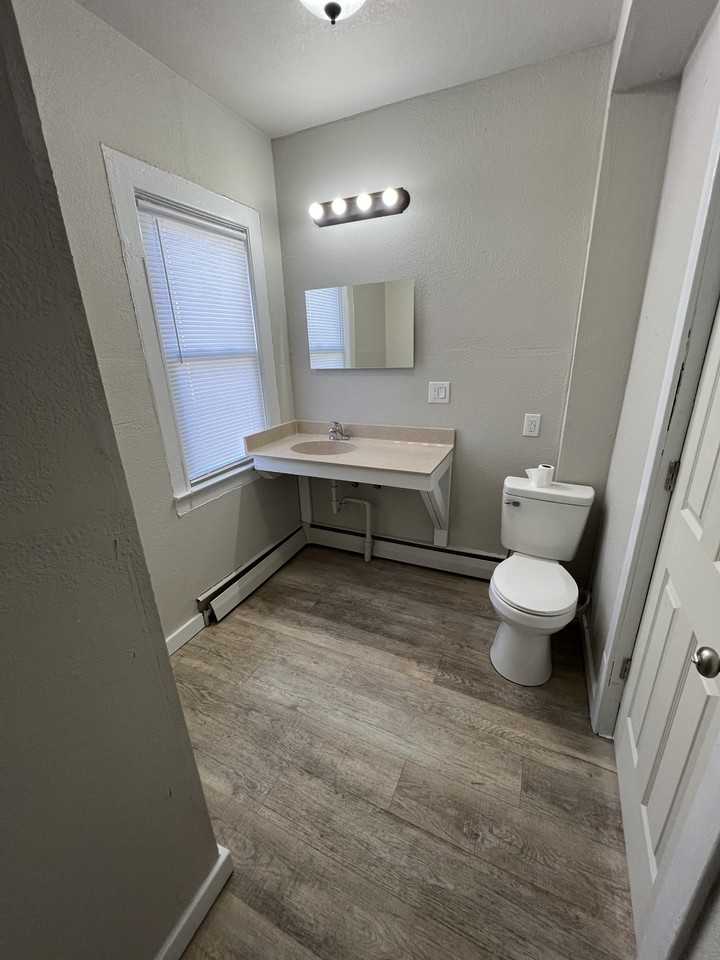 745 N Ottawa Ave - Photo 2 of 15