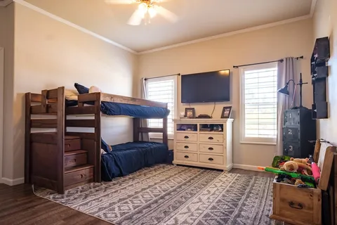 207 E 8th St - Photo 2 of 20