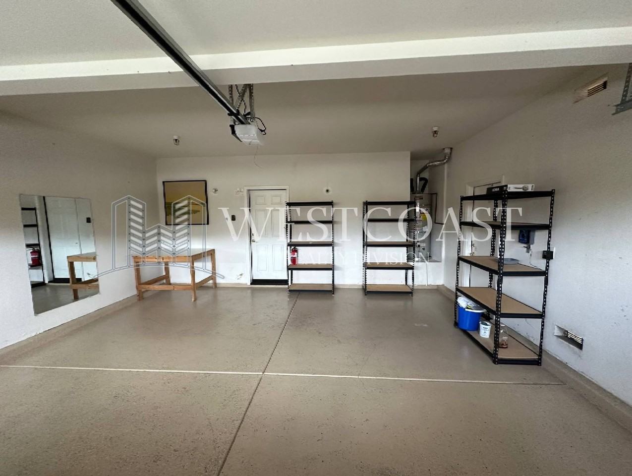 820 Silver Dr - Photo 3 of 32