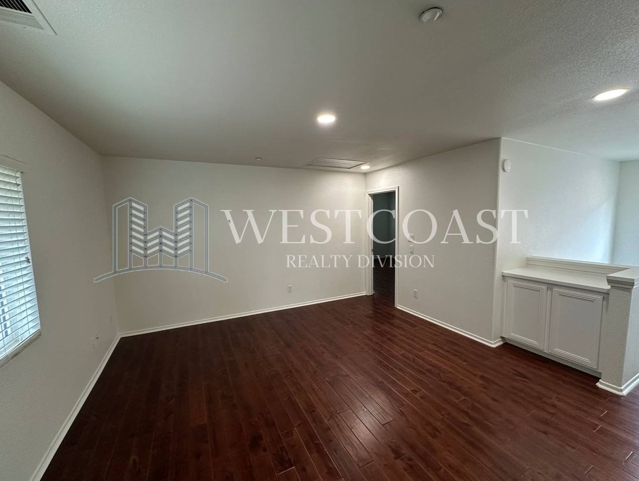 820 Silver Dr - Photo 7 of 32