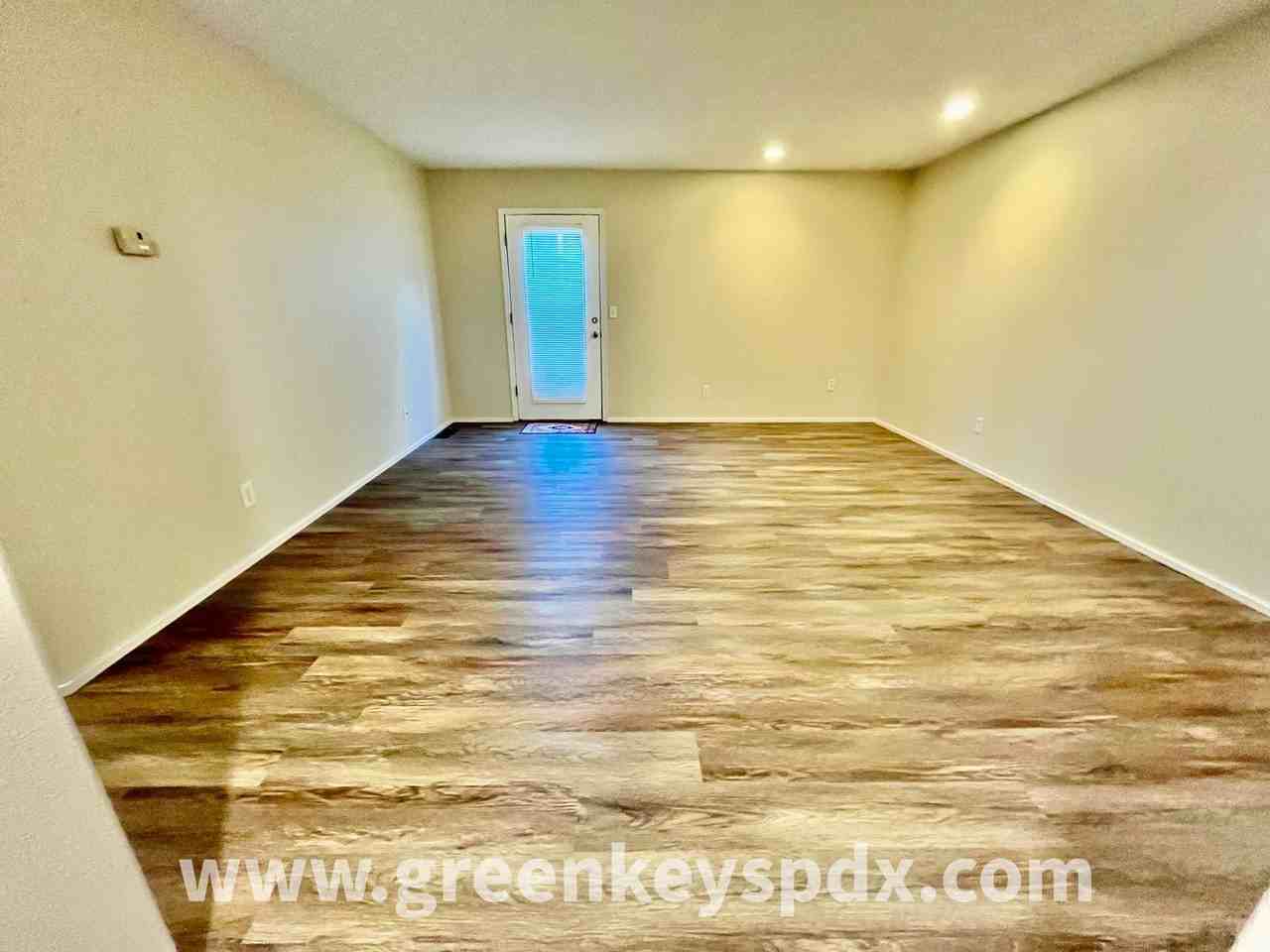 1026 Sw Halsey St - Photo 2 of 23