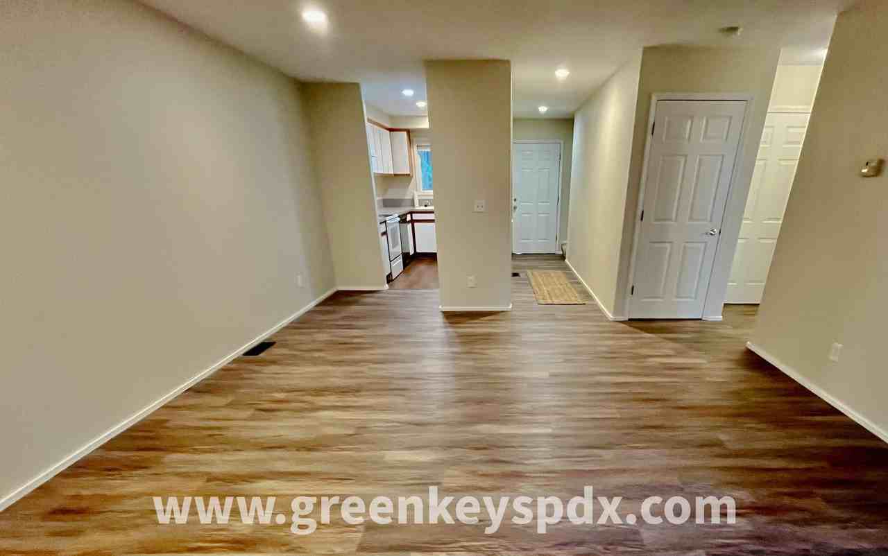 1026 Sw Halsey St - Photo 3 of 23