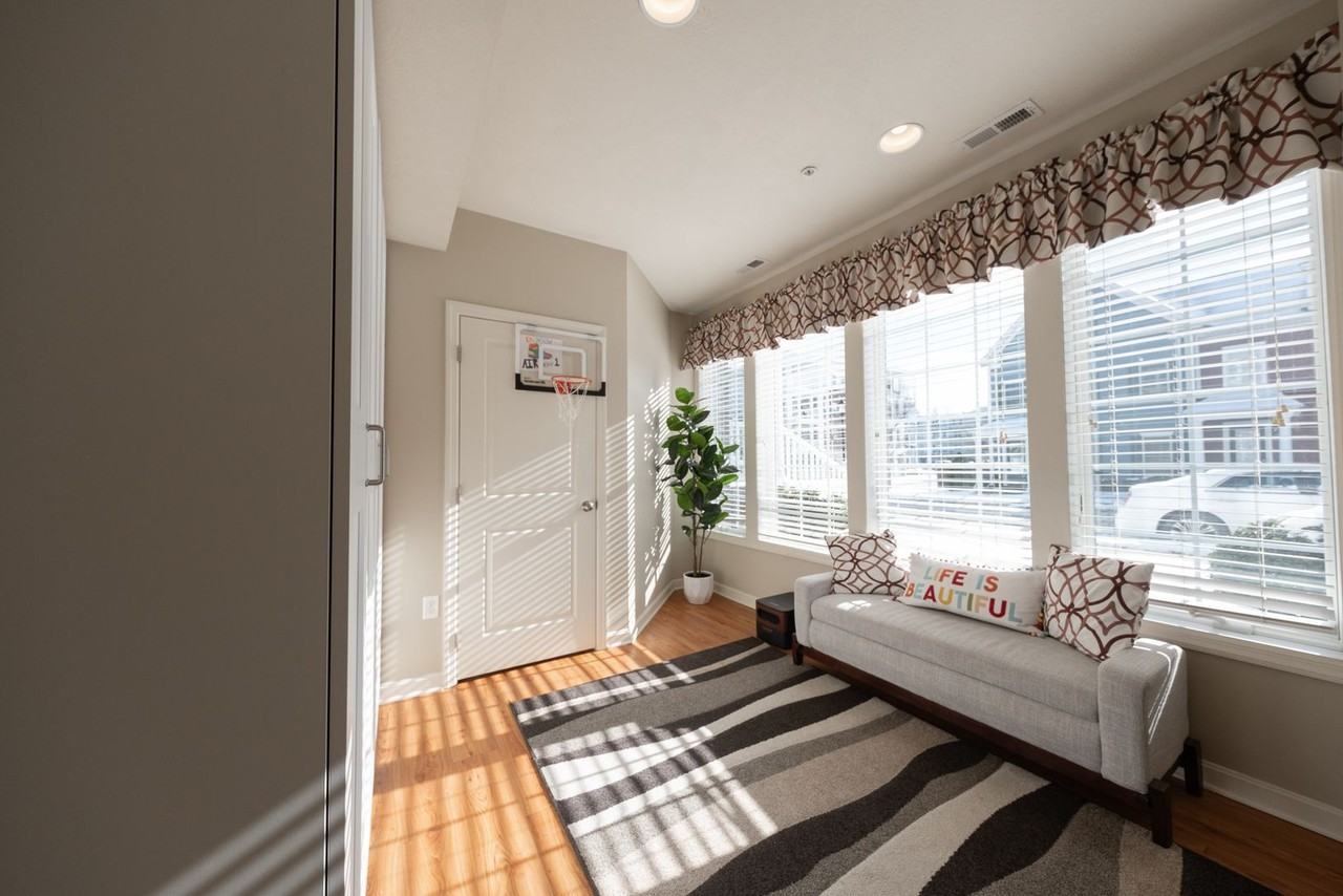 237 Riverfront St - Photo 2 of 17