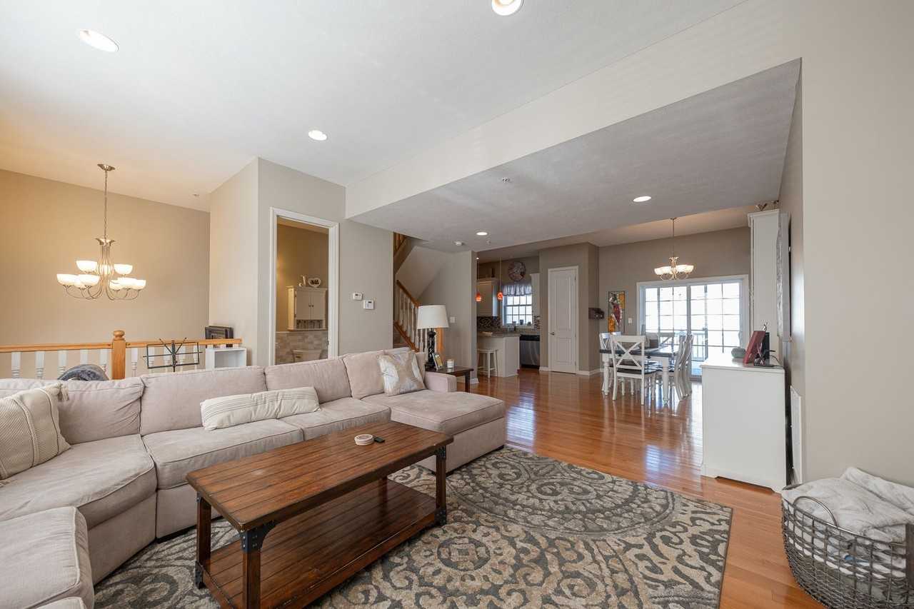 237 Riverfront St - Photo 3 of 17