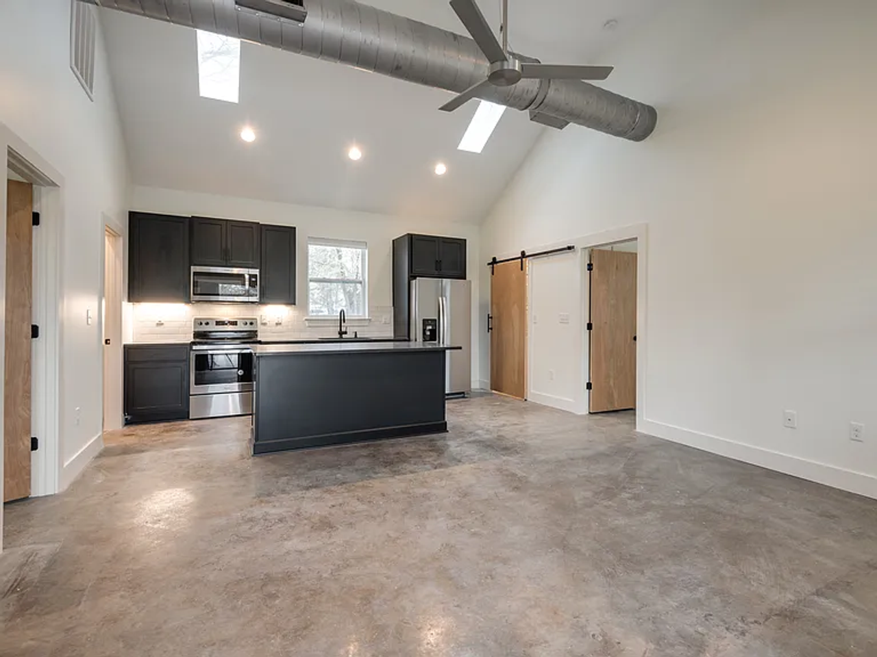 320 Rose St - Photo 2 of 12