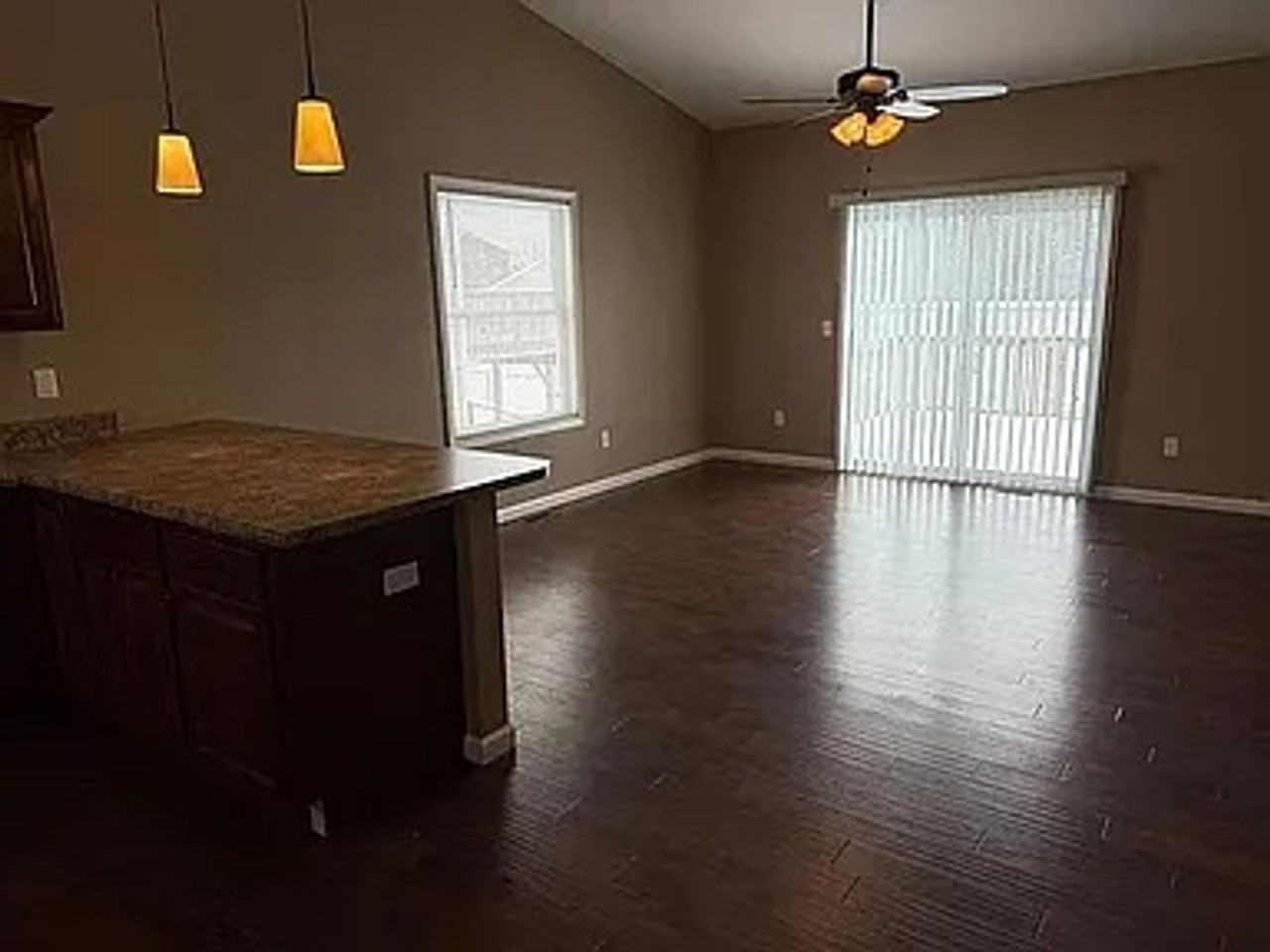 1418 Flossmoor Ave - Photo 2 of 9