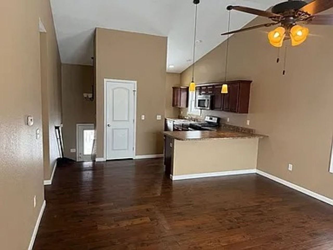 1418 Flossmoor Ave - Photo 3 of 9