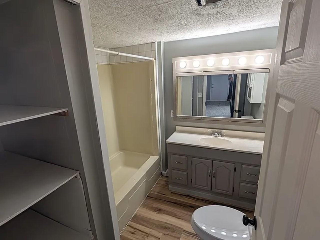 3825 S Granville Ave - Photo 3 of 12