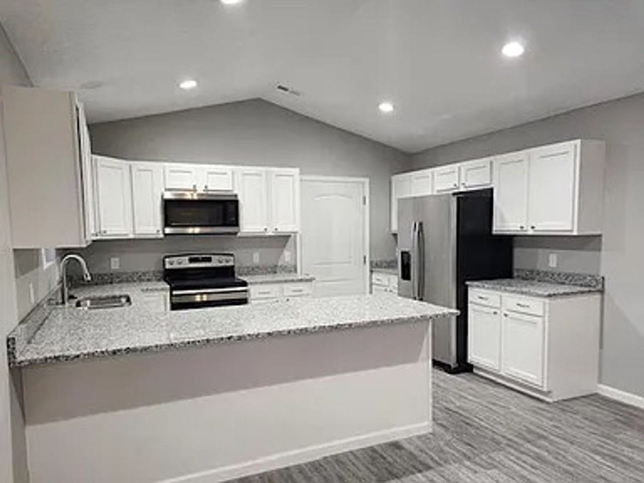 201 Sylvan St - Photo 2 of 7