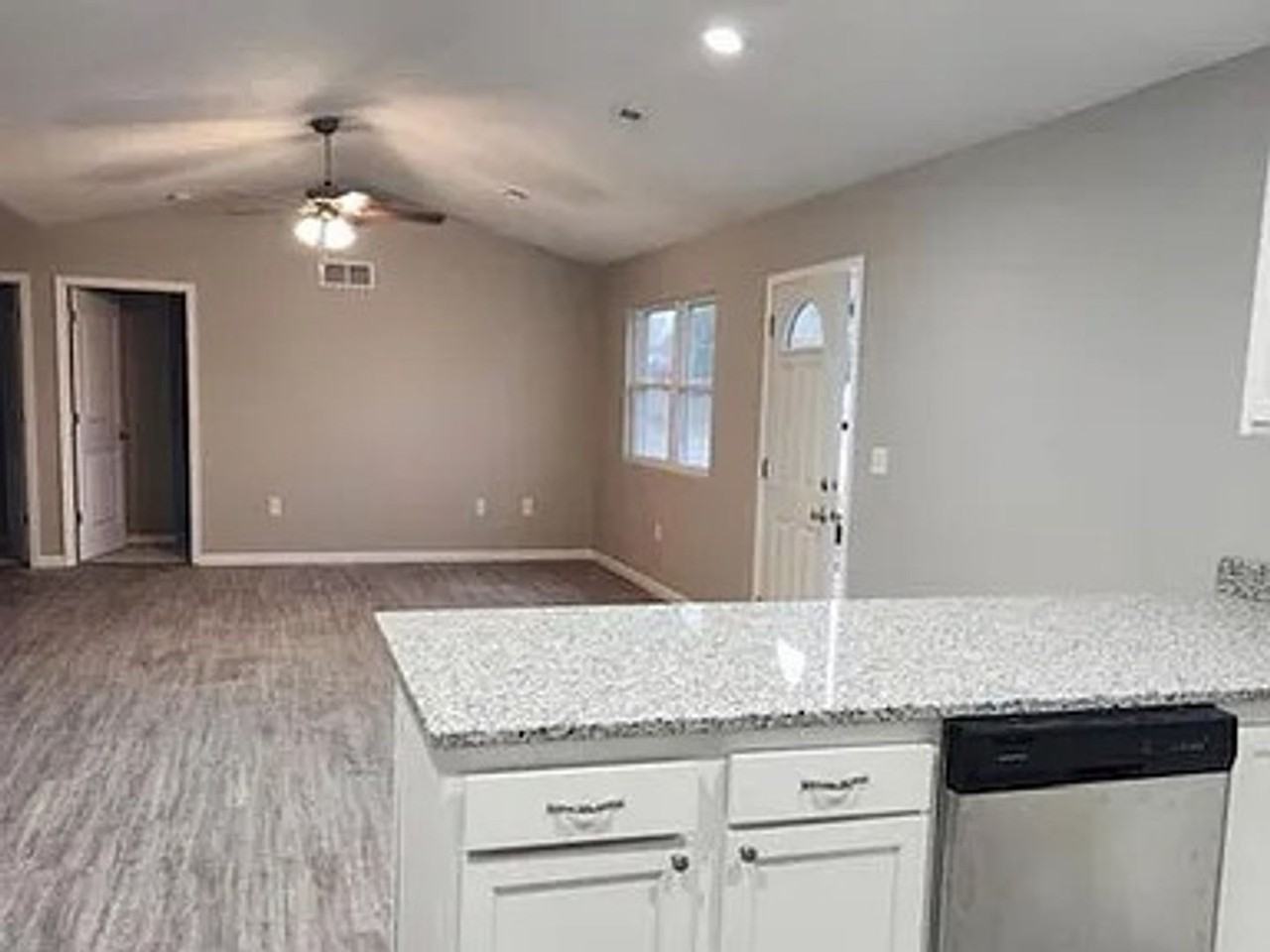 201 Sylvan St - Photo 3 of 7