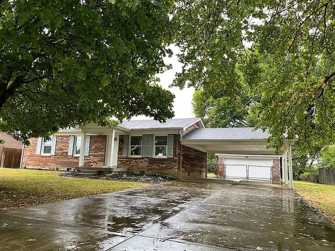 1385 Fisher Ln - Photo 3 of 7