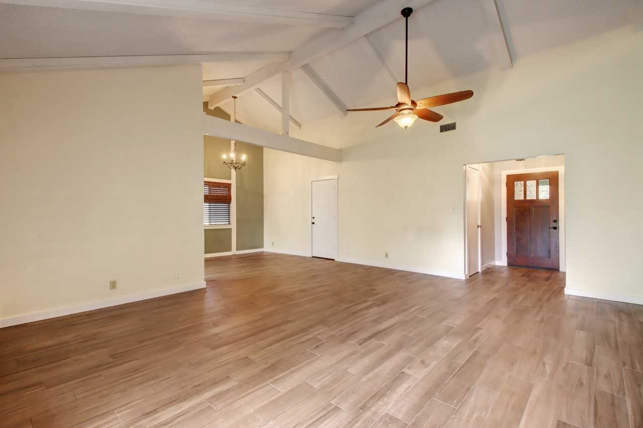 9425 Shady Oaks Dr #NA - Photo 4 of 23