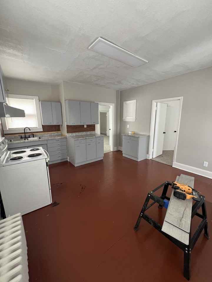 404 West 2nd Street - Photo 2 of 9