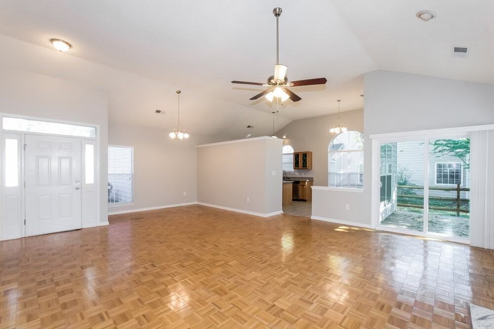 11910 Harris Ridge Dr - Photo 3 of 17