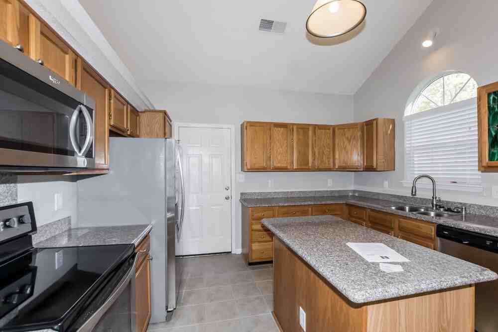 11910 Harris Ridge Dr - Photo 7 of 17