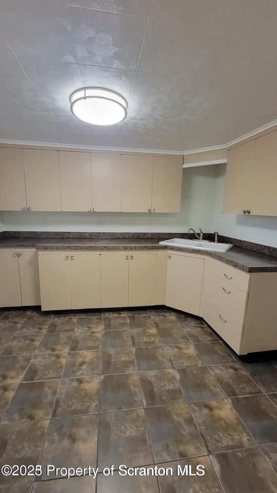 1100 1/2 Cornell St - Photo 5 of 14