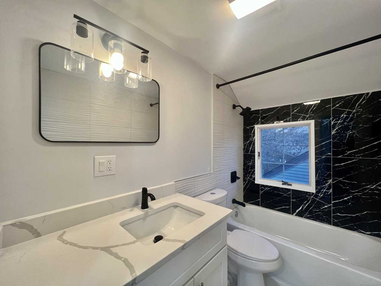 100 Holmes Unit# Whole House - Photo 3 of 30