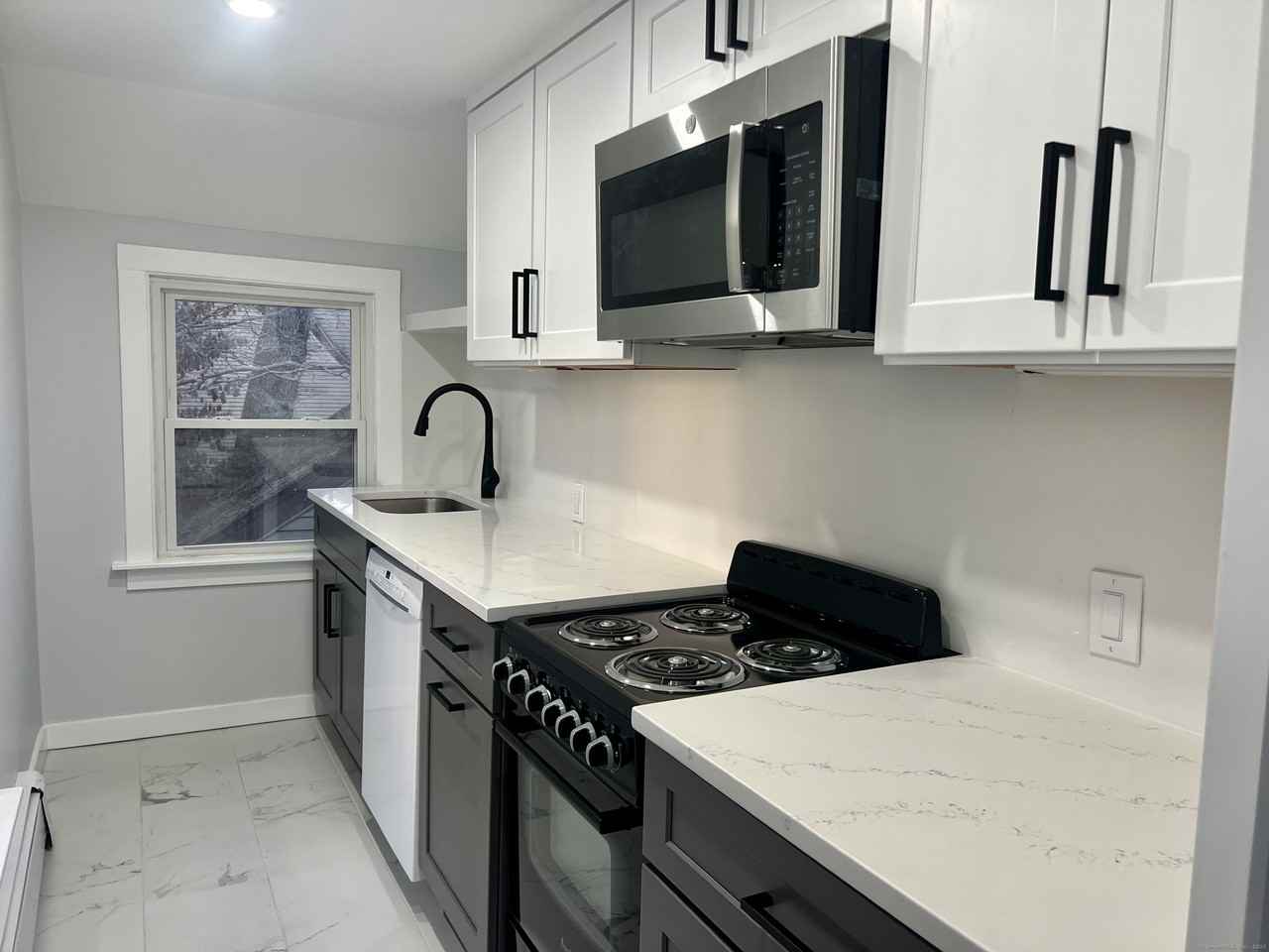 100 Holmes Unit# Whole House - Photo 5 of 30