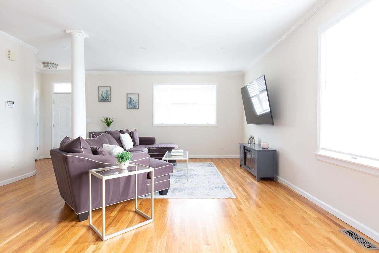 10 Lakeside Dr - Photo 3 of 32