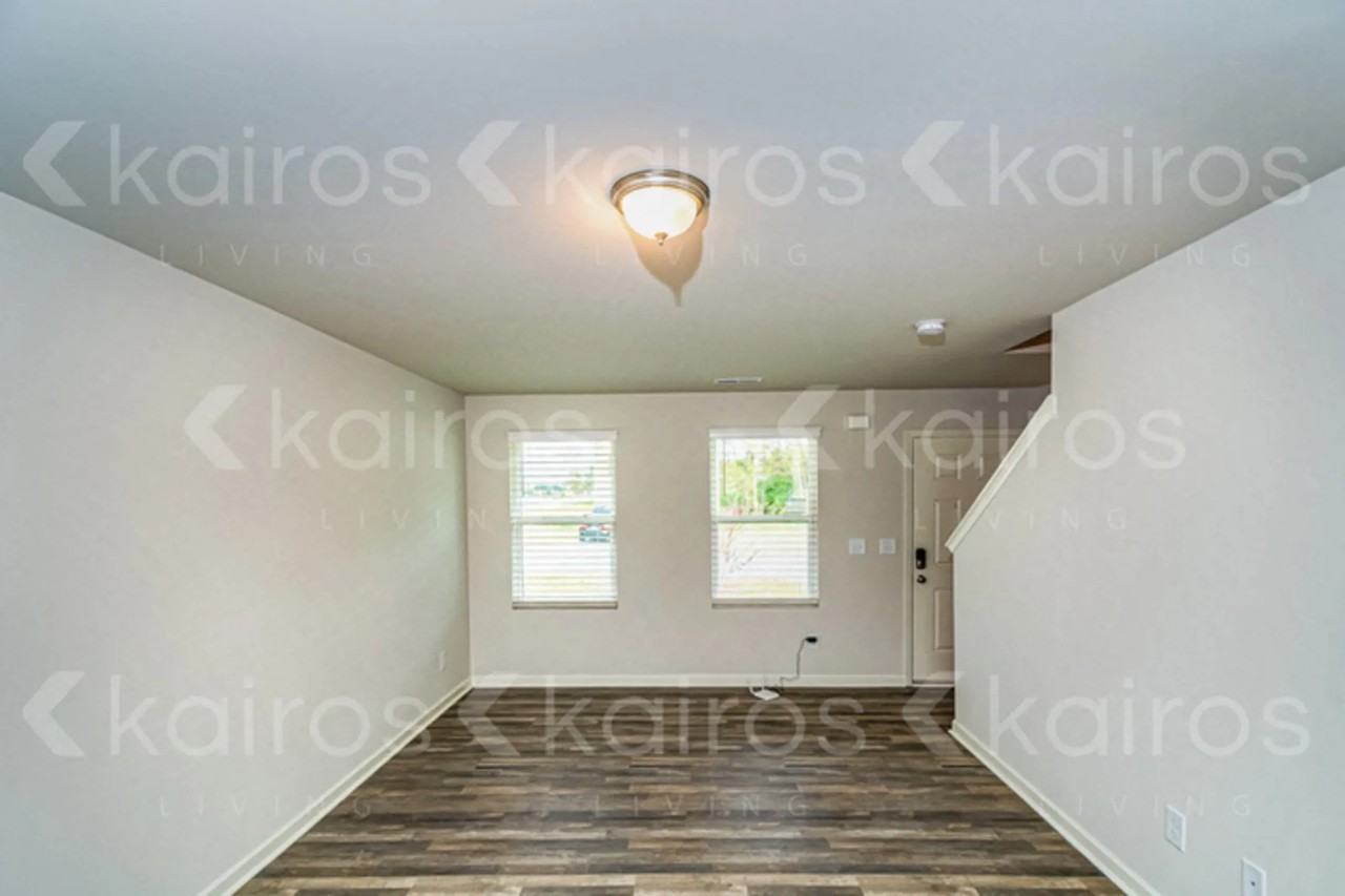 112 Chase Dr - Photo 2 of 17