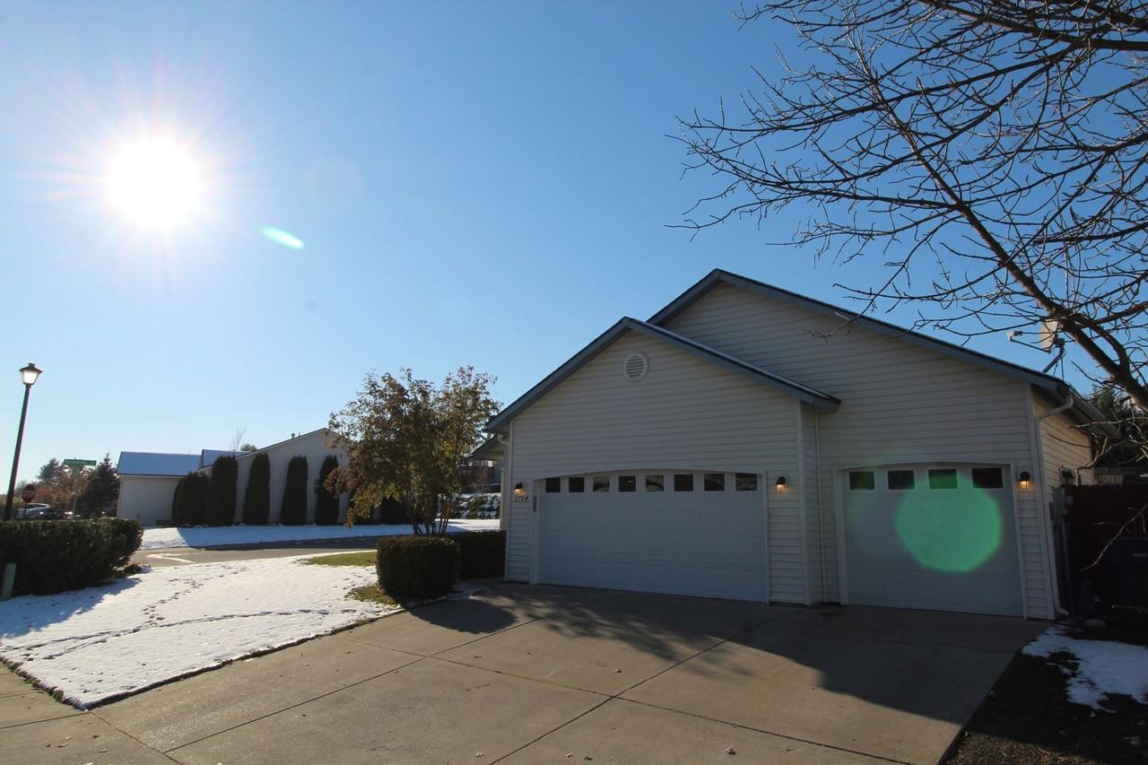 2704 Bethany St - Photo 2 of 22