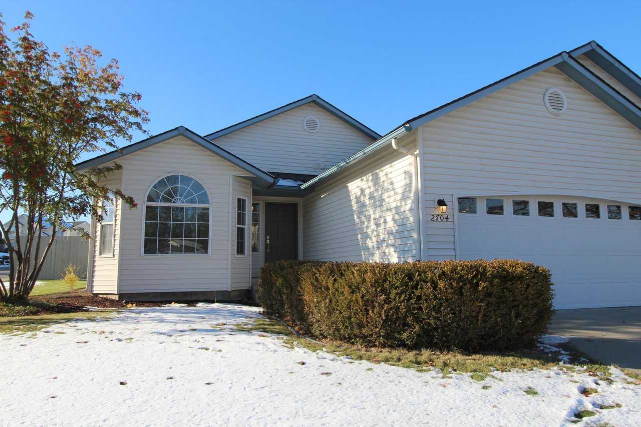 2704 Bethany St - Photo 3 of 22