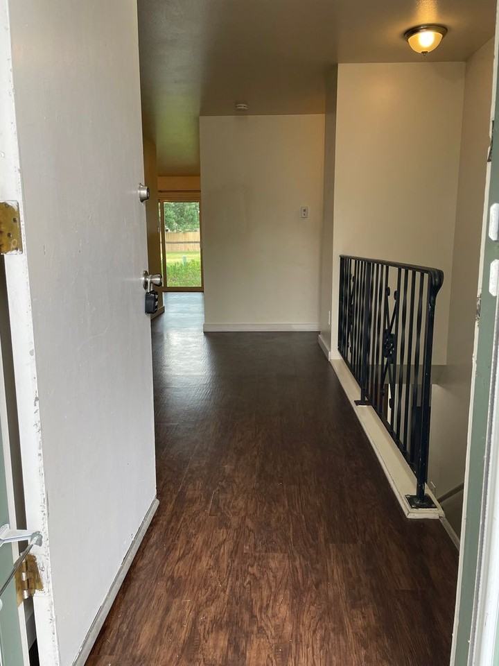 1484 Edgewood Ct - Photo 3 of 34