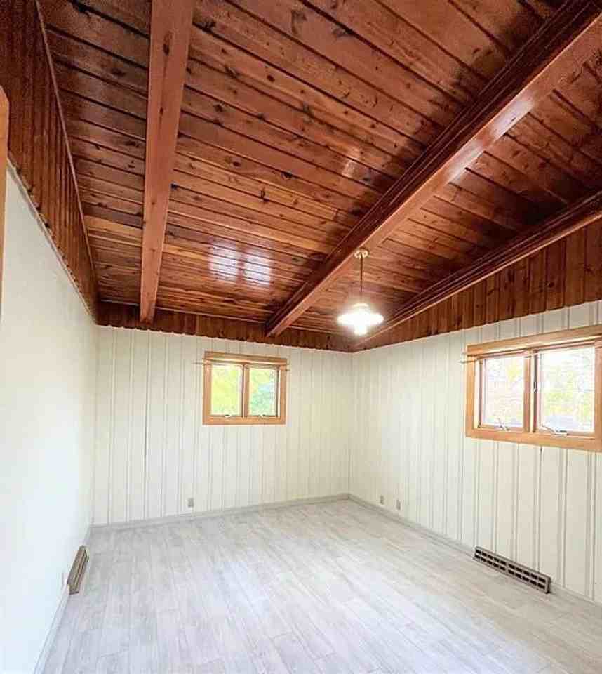 1105 Omaha St - Photo 3 of 12