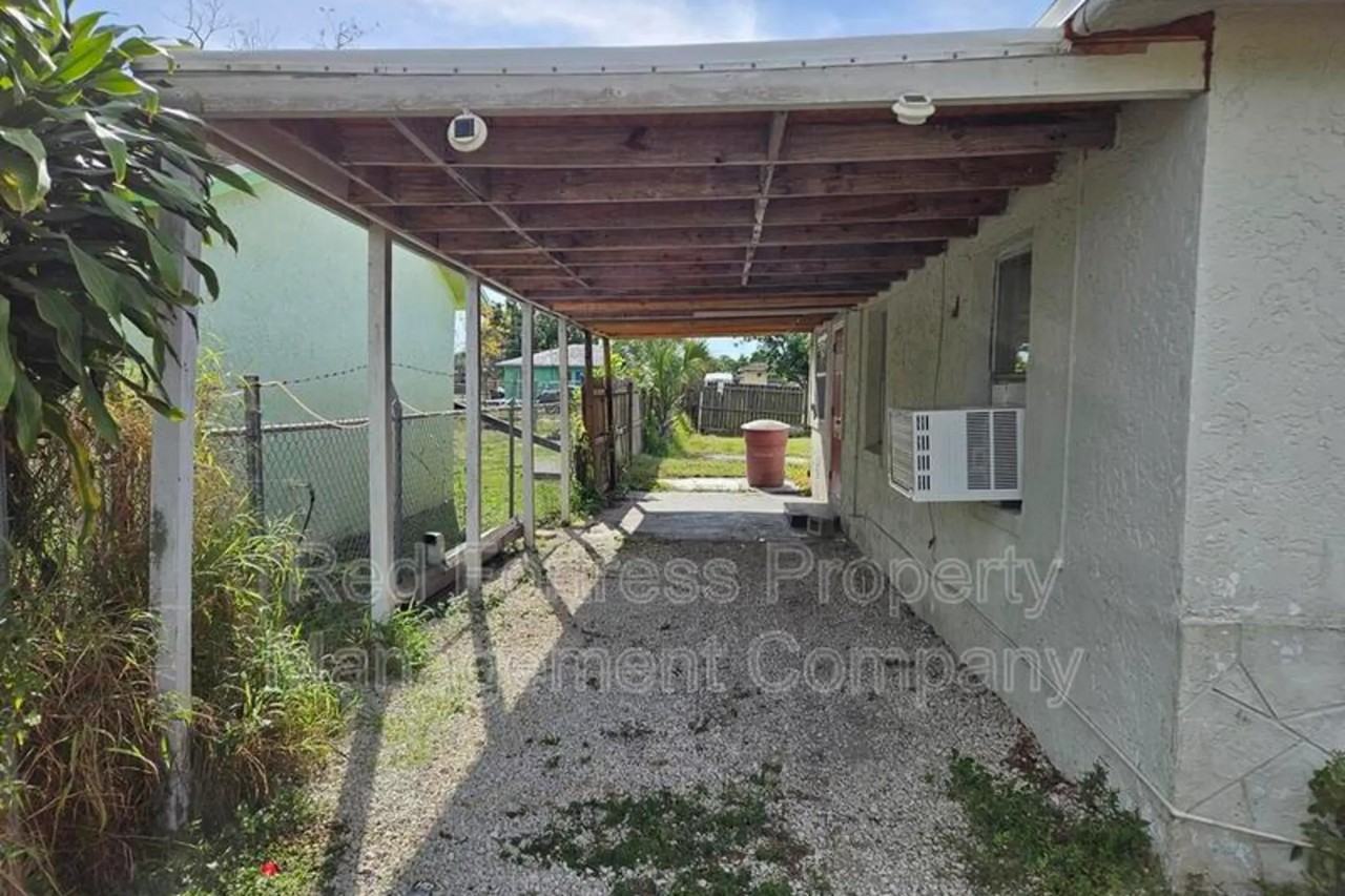 3128 Market St - Photo 2 of 10