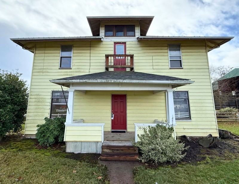 38060 Robinson Dr - Photo 3 of 31