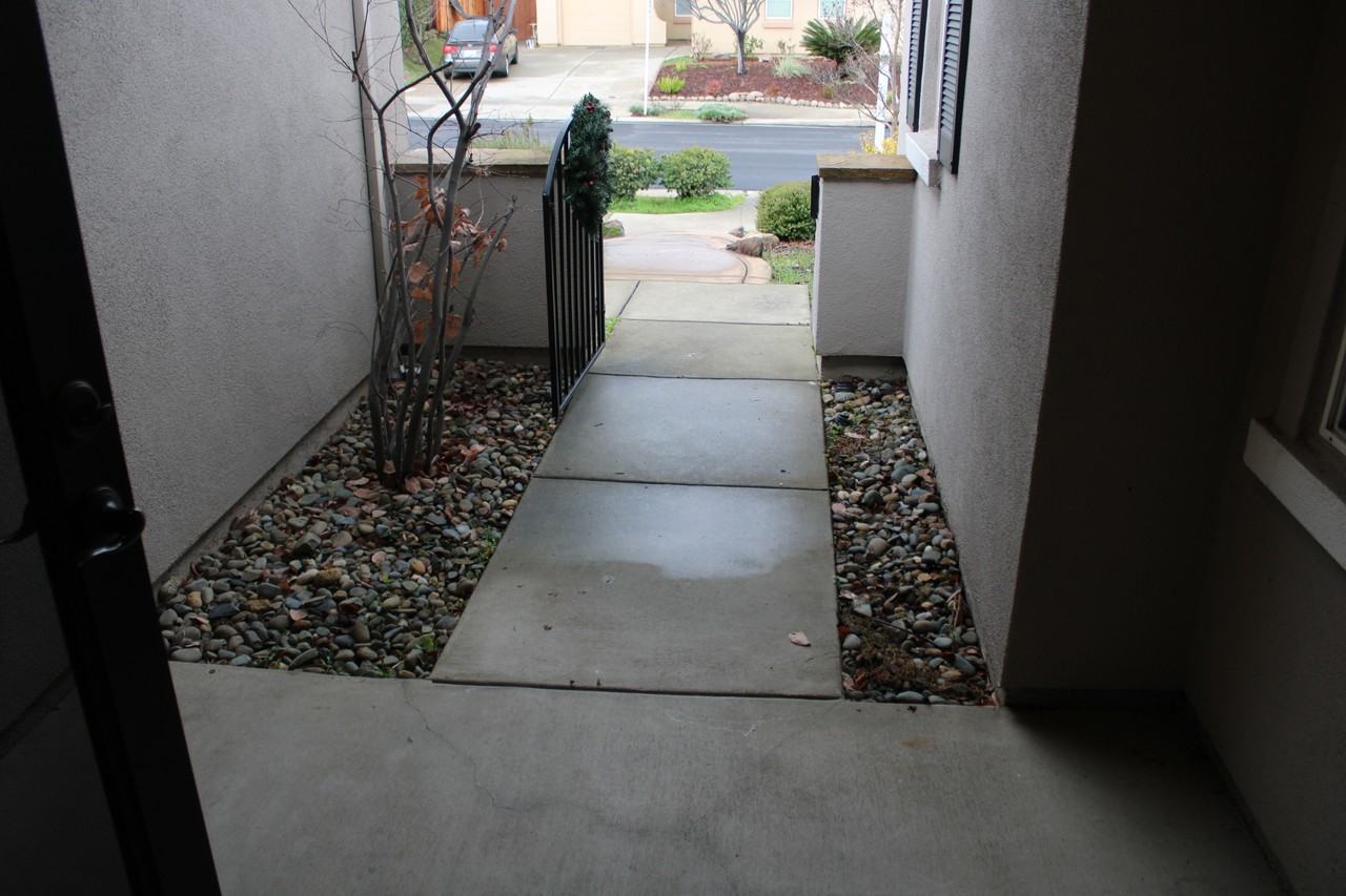 7704 Rosehall Dr - Photo 2 of 22