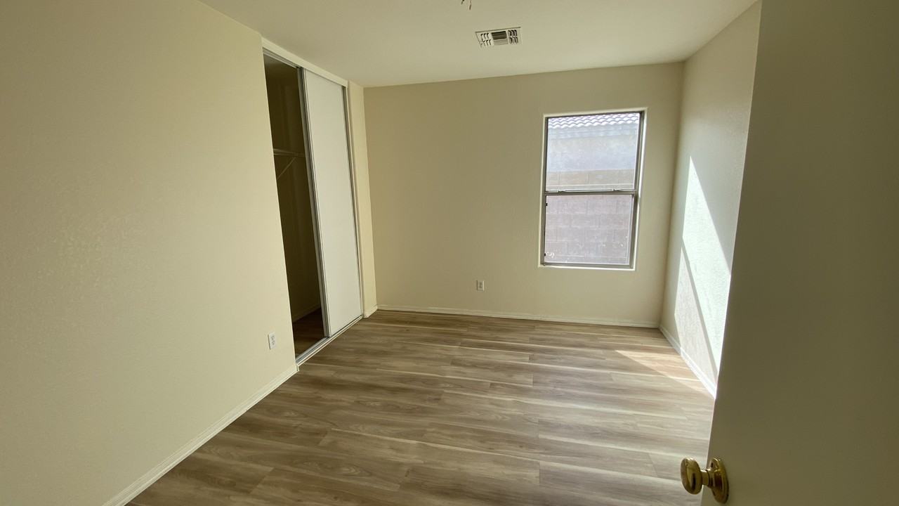 3310 S 66th Ln - Photo 3 of 11