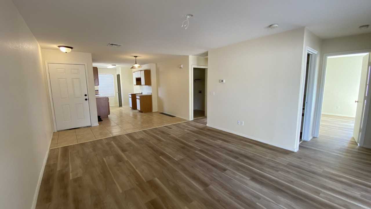 3310 S 66th Ln - Photo 5 of 11