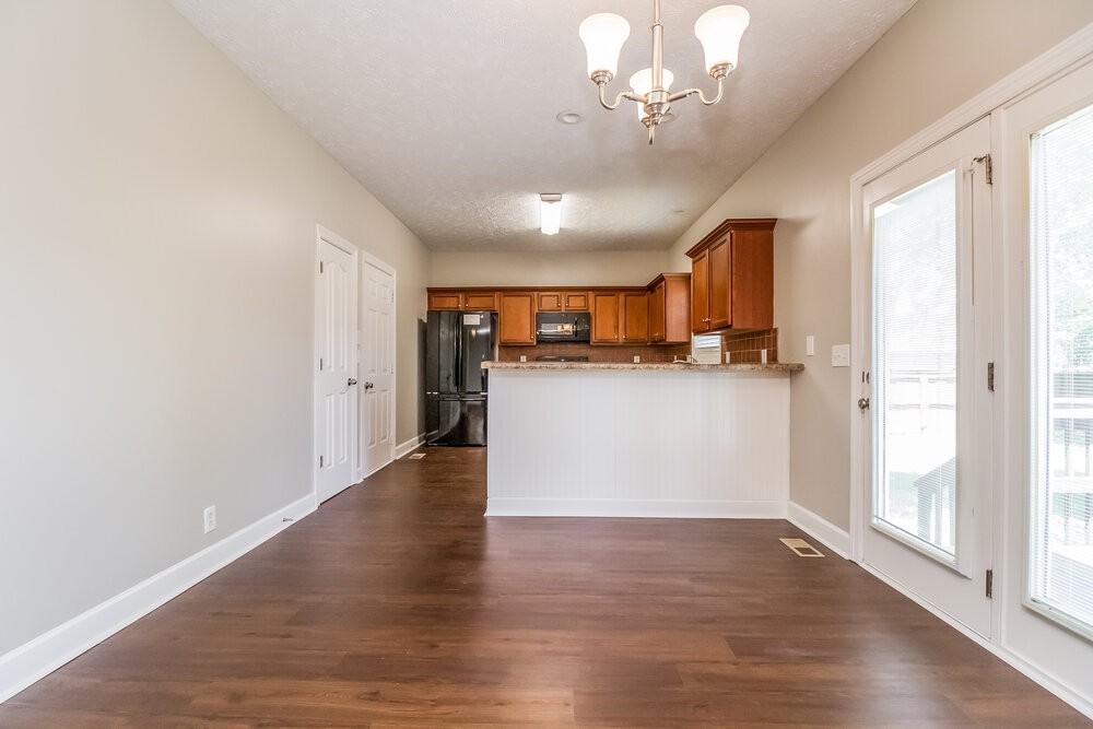 1733 Kinsale Ave - Photo 5 of 16