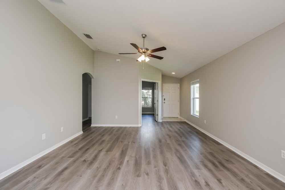 19108 Dunlap Ct - Photo 3 of 16