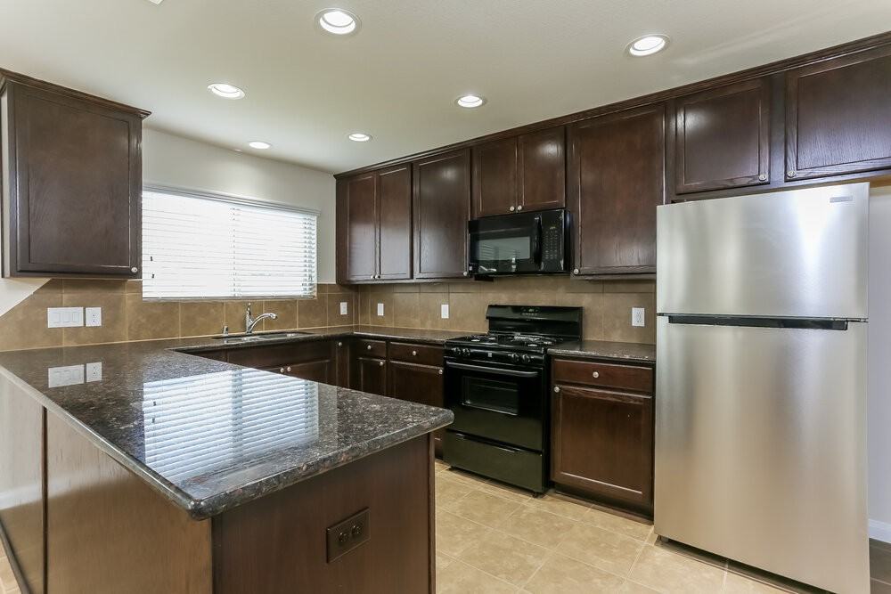 13230 Chanel Dr - Photo 6 of 17