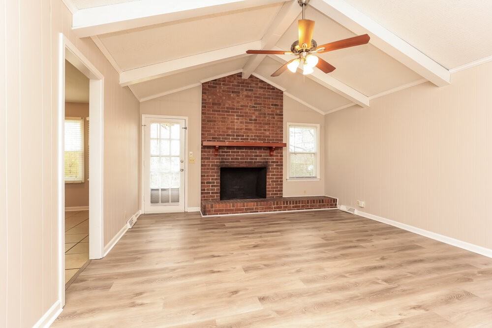 2406 Hillmont Dr - Photo 3 of 16