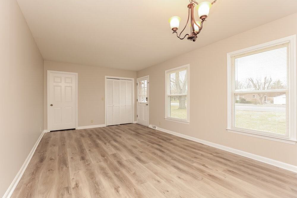 2406 Hillmont Dr - Photo 5 of 16